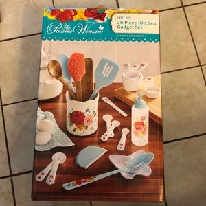 The Pioneer Woman 20-Piece Kitchen Gadget Set, Sweet Rose